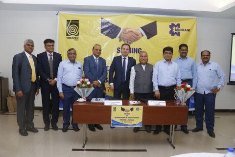 La firma tuvo lugar en la sede de MIDHANI en Hyderabad entre el Consejero Delegado de TUBACEX, Jesús Esmorís y el Presidente de Mishra Dhatu Nigam Limited (MIDHANI), Dinesh Likhi.