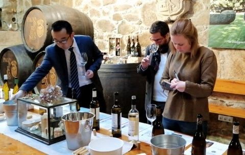 La inauguración de esta misión se ha desarrollado en el Pazo Rubianes, una de las bodegas participantes en el programa.