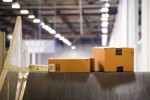 Más de la mitad de todos los artículos comprados en Amazon a nivel mundial son vendidos por colaboradores comerciales.