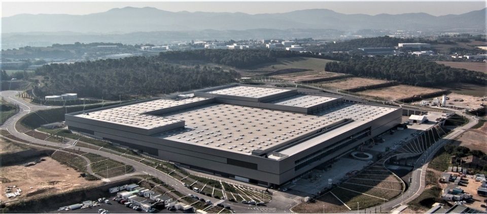 La compañía abastece desde el centro a más de 2.100 puntos de venta que tiene repartidos por el mundo.