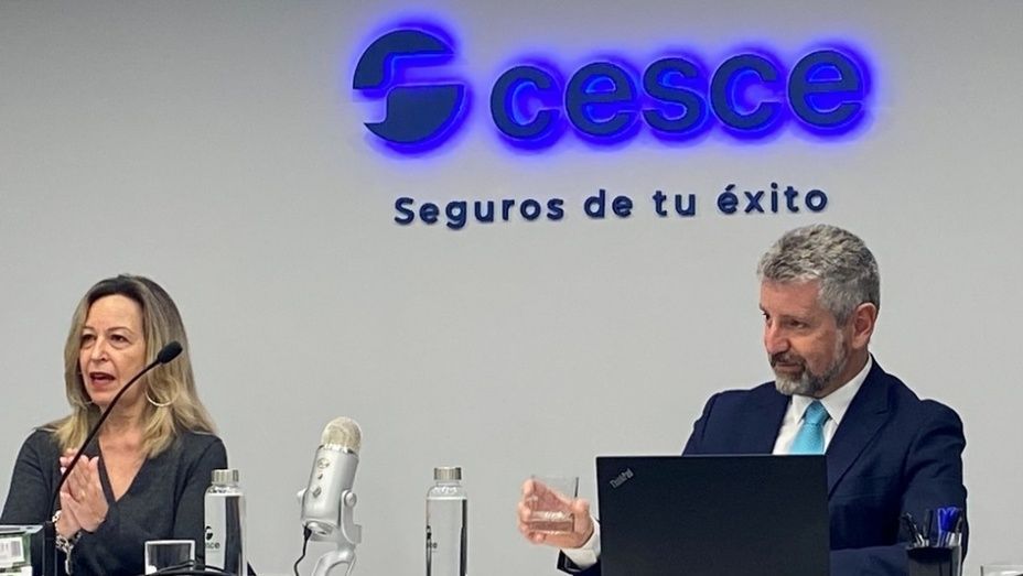 Trinidad Jiménez, presidenta de la Cámara de Comercio Brasil-España; Fernando Salazar, presidente de Cesce .