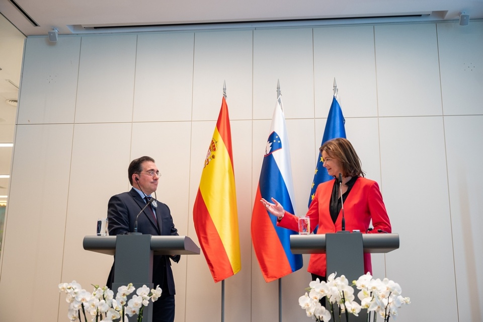 José Manuel Albares y su homóloga eslovena, Tanja Fajon, durante la rueda de prensa que ofrecieron. Foto: Elena Vierna (NOLSOM)​