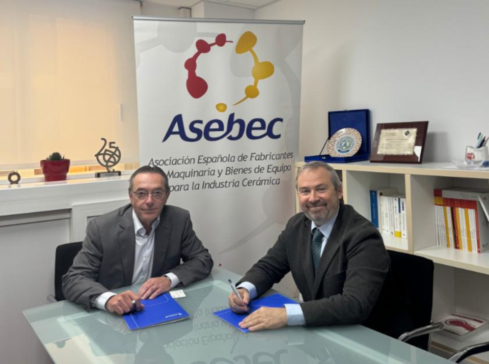 José Miquel, presidente de Asebec; y Rafael García, director territorial de Cesce en Levante. José Miquel, presidente de Asebec; y Rafael García, director territorial de Cesce en Levante.