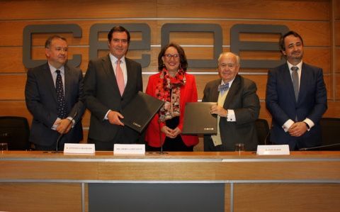 Participantes en la firma del convenio entre CEIB y CIAR.