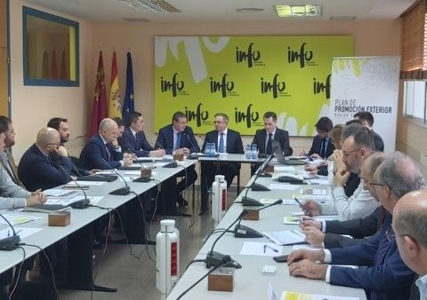 Tras el encuentro, una decena de empresas murcianas mantuvieron reuniones bilaterales con la delegación kazaja.
