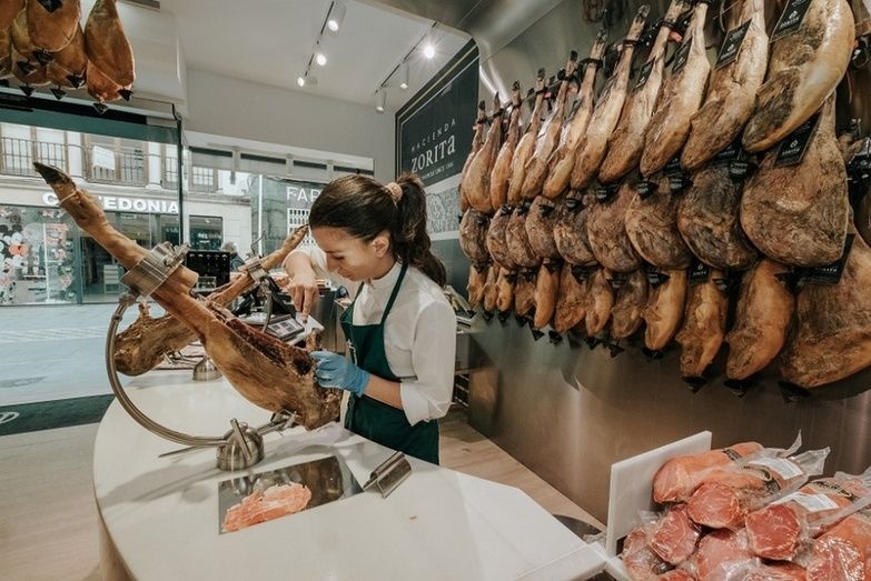 Viandas Hacienda Zorita, La cadena especializada en la comercialización  de productos ibéricos con 10 años de experiencia en el mercado.