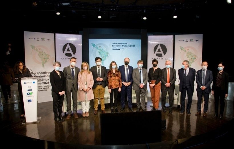 Foto de familia, presentación del Informe.