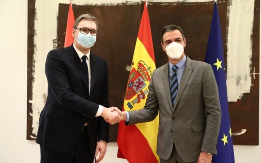 Pedro Sanchez recibe al presidente de Serbia  (Imagen La Moncloa).