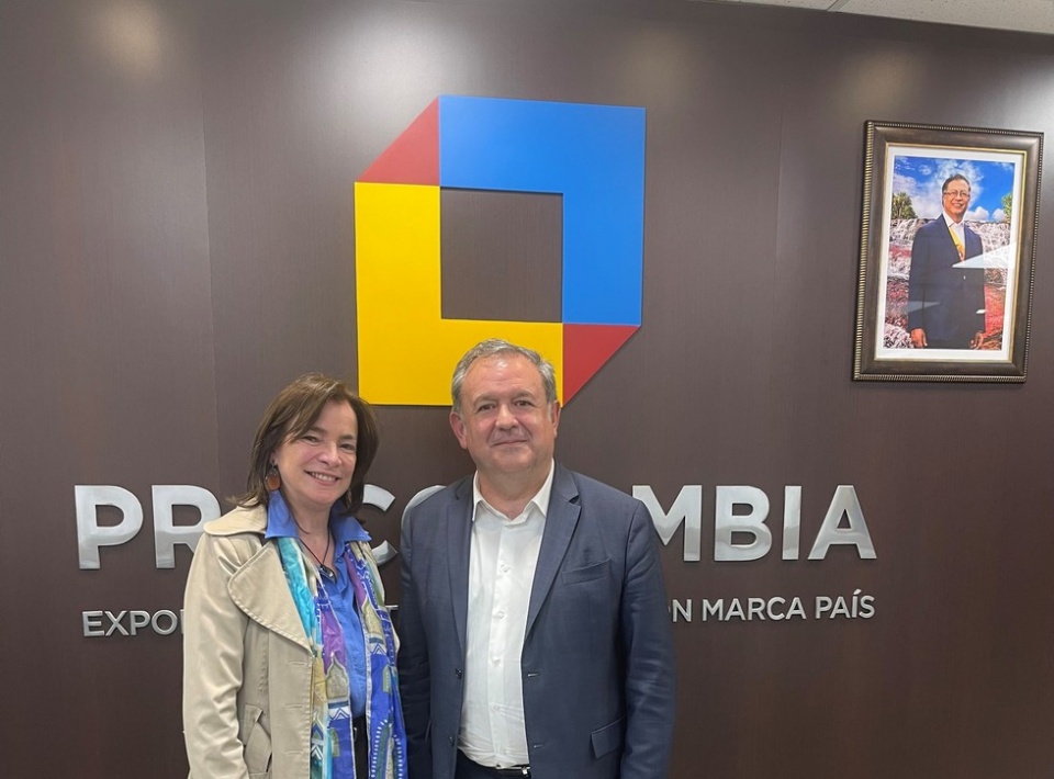 El director general de CEOE Internacional, Narciso Casado, con la nueva presidenta de ProColombia, Carmen Caballero.
