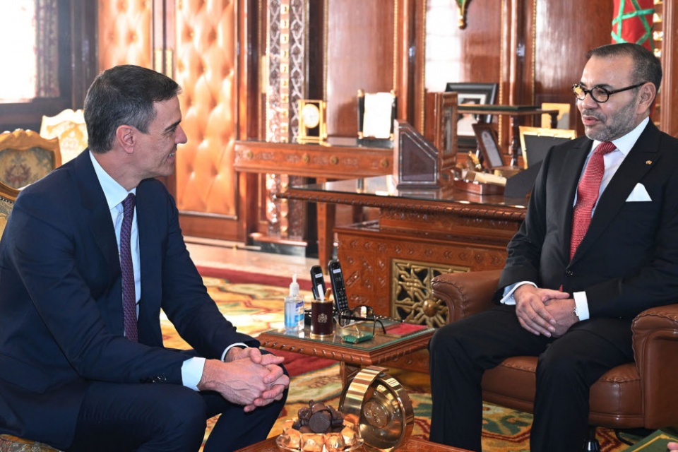 El presidente del Gobierno, Pedro Sánchez, y el rey de Marruecos, Mohamed Felipe VI, durante la reunión que han mantenido en Rabat. Pool Moncloa/Borja Puig de la Bellacasa