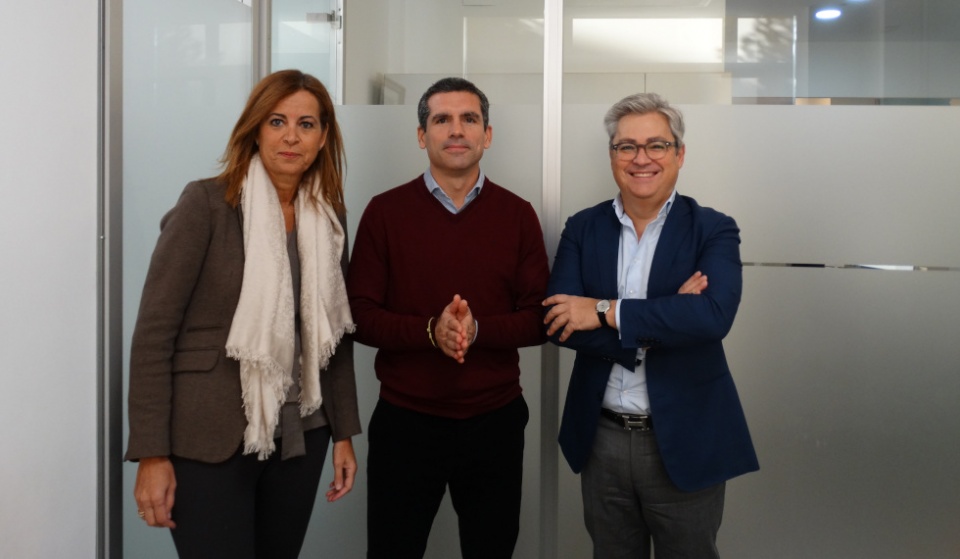 Ana Cebrián, directora de Internacionalización de COFIDES; Juan Pablo Nebrera, CEO de Brooklyn Fitboxing; y Miguel Ángel Ladero, director corporativo de Inversiones de COFIDES.