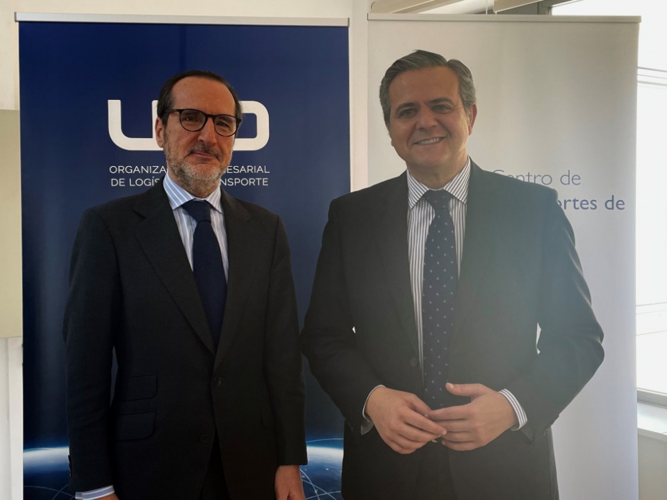 El presidente de UNO, Francisco Aranda y el consejero de Transportes de la CAM, Jorge Rodrigo.