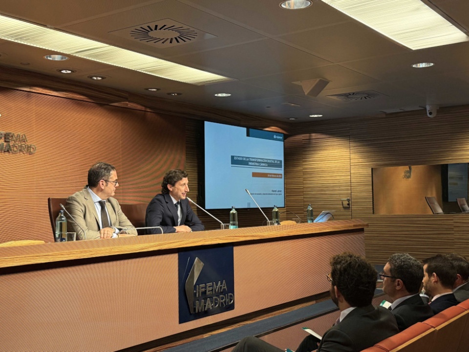 El director comercial de Cajamar, Francisco Martínez y el director general de ANICE, Giuseppe Aloisio.