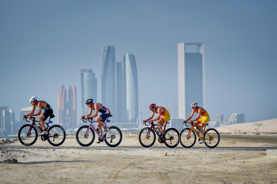 Histórico cuarto puesto de España en el Relevo Mixto de Abu Dhabi.