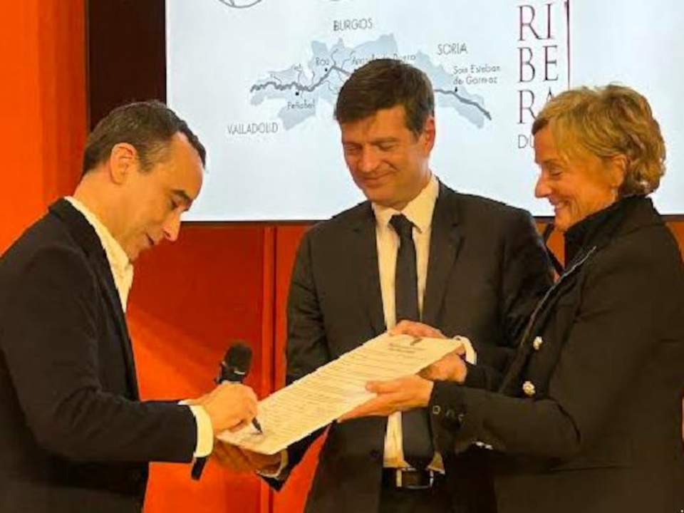 Miguel Sanz, Director General de DO Ribera del Duero; Charles Goemaere, Director General del Comité Champagne; y Linda Reiff, Presidenta y CEO de Napa Valley.