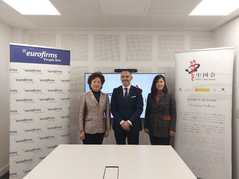 Raúl Sánchez, Country Leader Spain de Eurofirms; Margaret Chen, Presidenta de Honor y Estela Li, Presidenta de China Club Spain.