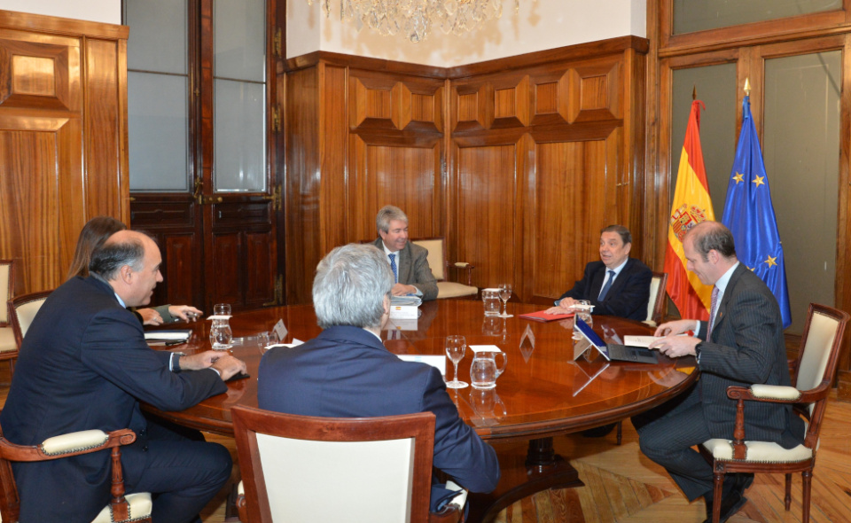 El ministro de Agricultura, Pesca y Alimentaci&oacute;n, Luis Planas, se re&uacute;ne con el embajador de la Rep&uacute;blica Argentina en Espa&ntilde;a, Wenceslao Bunge.