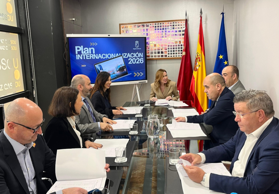 La nueva Unidad de Vigilancia de Mercados y la iniciativa 'Región de Murcia te alimenta' son las principales novedades de cara a anticipar riesgos y reforzar el posicionamiento exterior. La nueva Unidad de Vigilancia de Mercados y la iniciativa 'Región de Murcia te alimenta' son las principales novedades de cara a anticipar riesgos y reforzar el posicionamiento exterior.