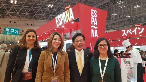 Xiana Méndez visita la feria ‘Foodex’ en Japón.