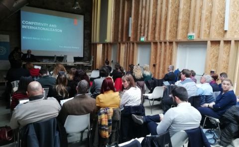 Conferencia sobre la internacionalización de las regiones celebrada en la ciudad de Reggio Emilia.