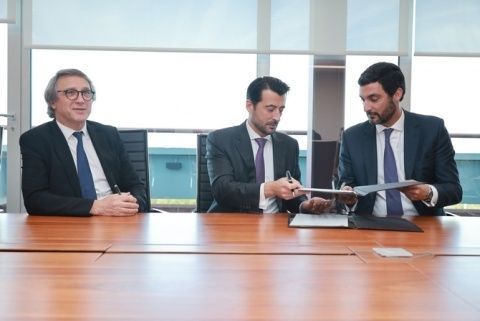 Momento de la firma del acuerdo entre Ebury y Crédito Agrícola.