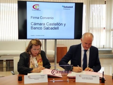 Mª. Dolores Guillamón, presidenta de la Cámara  y  Jaime Matas, director general adjunto Banco Sabadell.