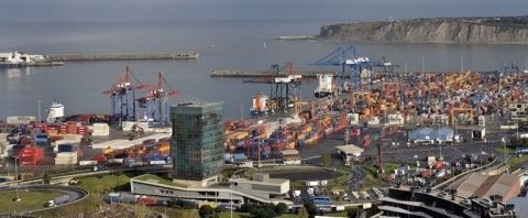 Terminal de contenedores del Puerto de Bilbao.