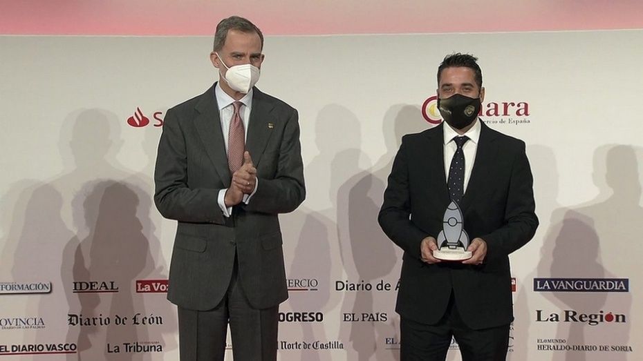 SM el Rey con el ganador del Premio Nacional Pyme del Año 2020.