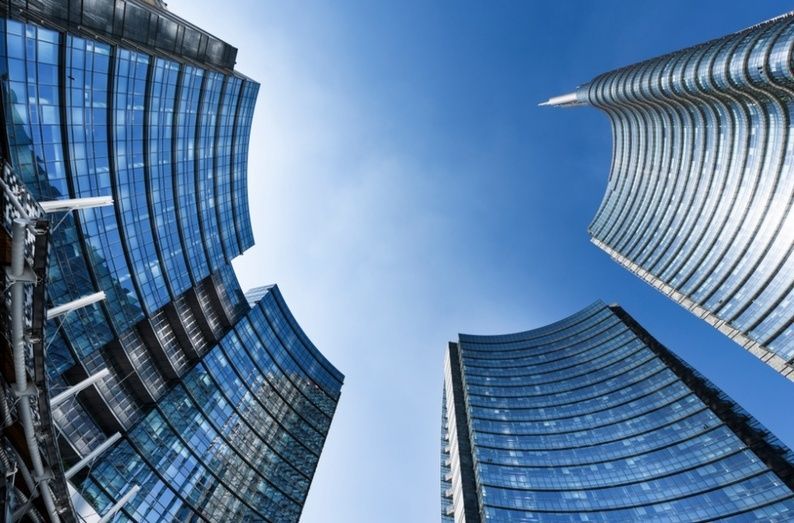 Vista de los nuevos edificios en la Plaza Gae Aulenti y Corso como en la zona de Porta Nuova