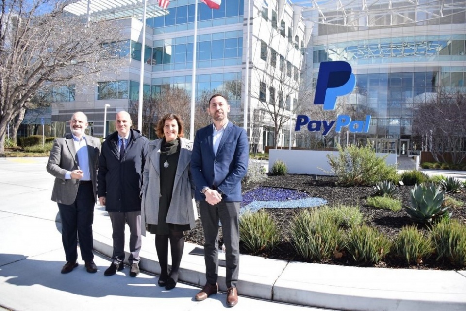 Visita a Paypal.