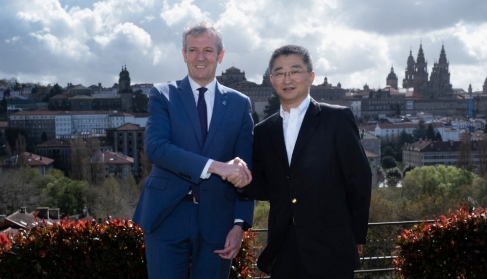 El presidente de la Xunta de Galicia, Alfonso Rueda, se reunió en Santiago de Compostela con el presidente del Grupo, Qin Long.