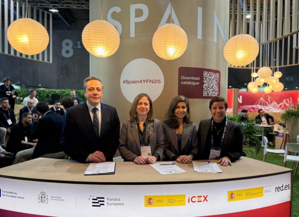 La firma del acuerdo en el marco de 4YFN.