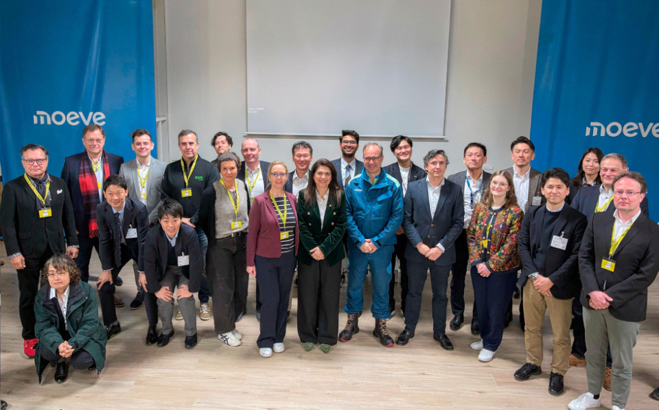 La delegada territorial de Econom&iacute;a, Luc&iacute;a N&uacute;&ntilde;ez, acompa&ntilde;&oacute; a la misi&oacute;n en su vista al Puerto de Huelva y a Moeve.