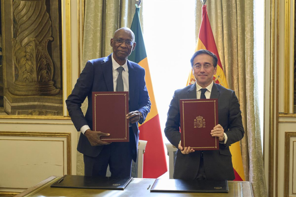 El ministro de Asuntos Exteriores, Uni&oacute;n Europea y Cooperaci&oacute;n, Jos&eacute; Manuel Albares, y su hom&oacute;logo senegal&eacute;s, Cheik Niang, de visita en Espa&ntilde;a. (Imagen: La Moncloa)