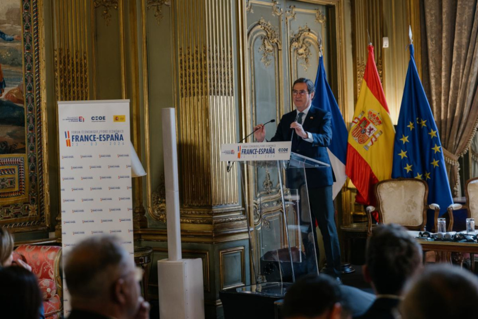 Antonio Garamendi interviene en el V Foro Econ&oacute;mico Francia-Espa&ntilde;a en Par&iacute;s. (Imagen: CEOE).