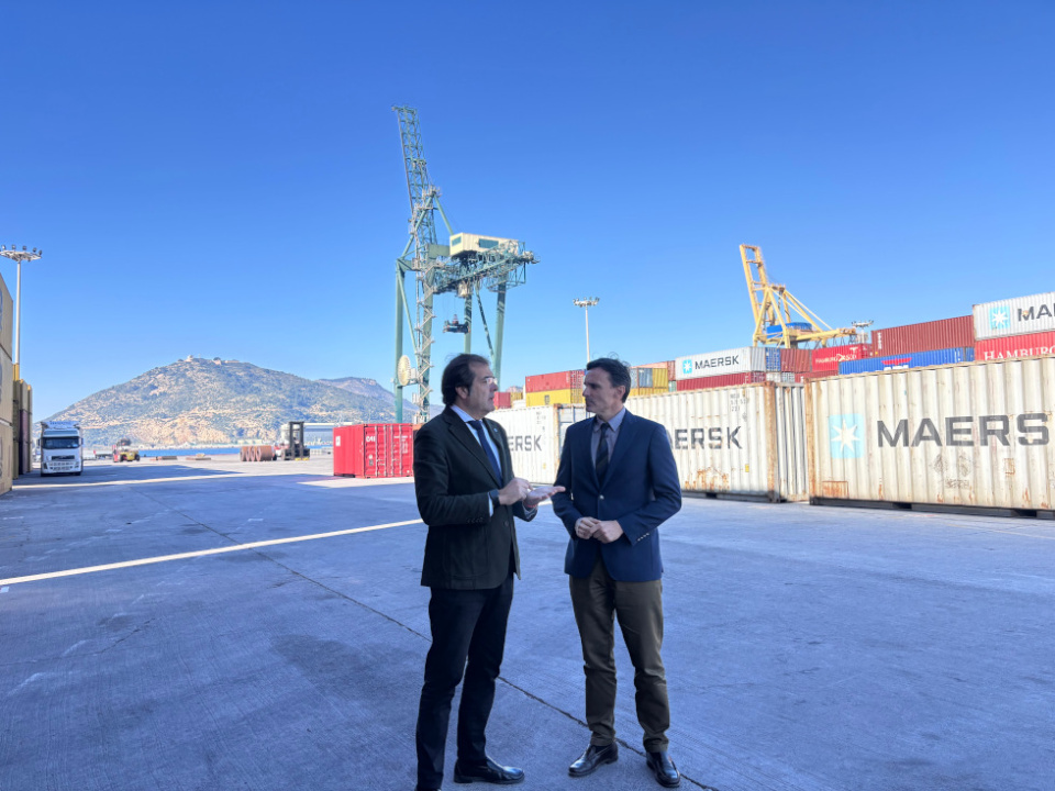 El presidente de la APC, Pedro Pablo Hern&aacute;ndez, y el consejero de Fomento de la Regi&oacute;n de Murcia, Jorge Garc&iacute;a Montoro, mantienen un encuentro para conocer las principales inversiones que se est&aacute;n realizando en el Puerto de Car