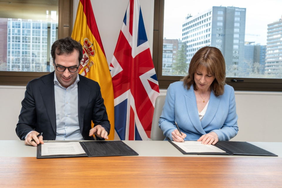 thum_5589_espana-y-el-reino-unido-avanzan-en-la-facilitacion-de-la-movilidad-de-profesionales-y-el-reconocimiento-de-cualificaciones-para-impulsar-el-comercio.jpeg