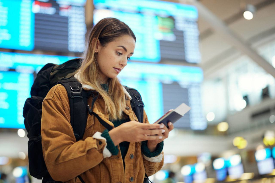 Santander lanza una nueva estrategia para j&oacute;venes con una oferta mejorada en viajes e inversi&oacute;n.