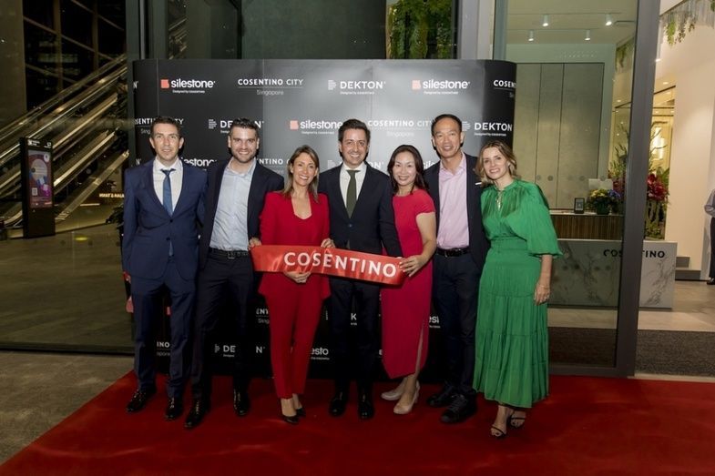 El acto de inauguración contó con la presencia de Pilar Martínez-Cosentino y Eduardo Cosentino.