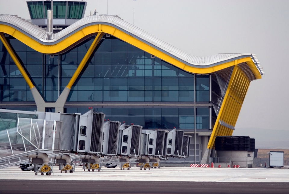 Plataformas de embarque aeropuerto Madrid-Barajas (Foto: AENA).