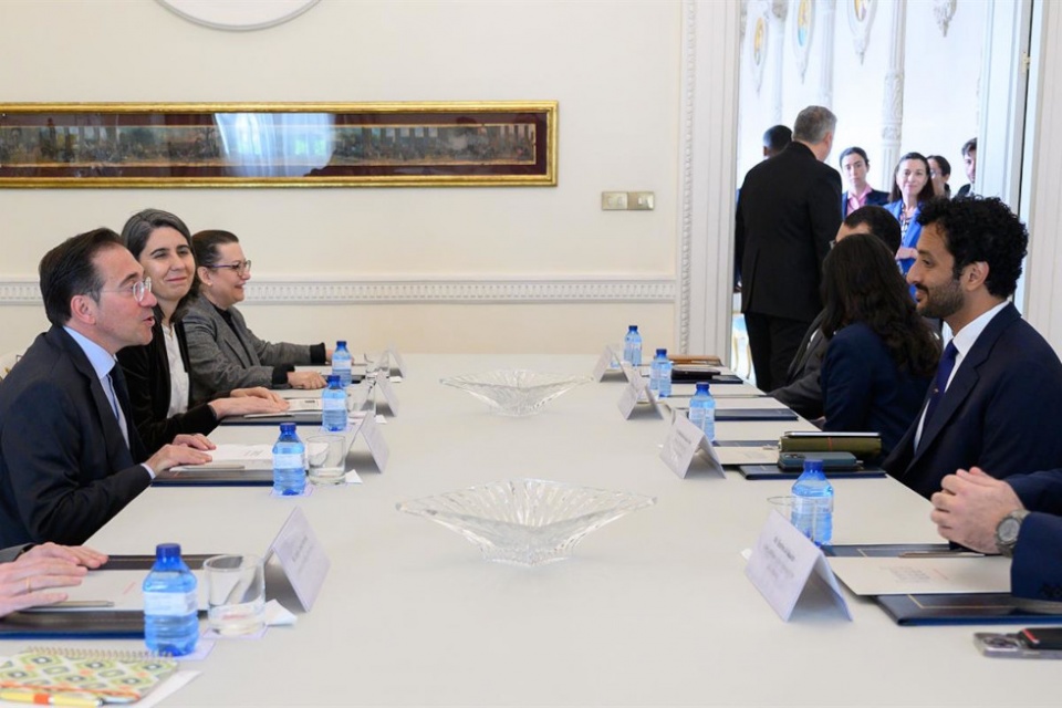 El ministro de Asuntos Exteriores, Unión Europea y Cooperación, José Manuel Albares, y el ministro de Economía de Emiratos Árabes Unidos, Abdullah bin Touq Al Marri, durante la reunión que han mantenido en Madrid.