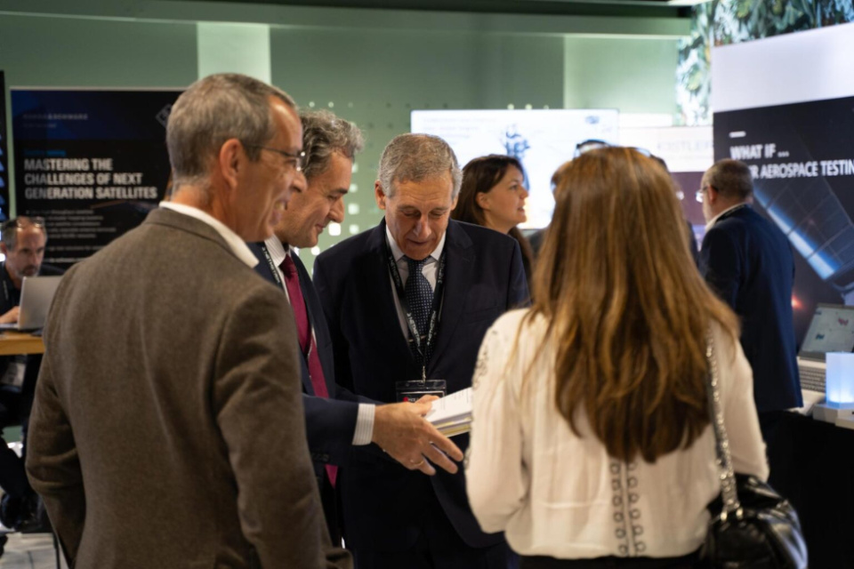 La Estrategia Aeroespacial Canaria despega en foros clave como el pasado Xponential de Alemania o estos días en la feria de referencia, en Sevilla. La Estrategia Aeroespacial Canaria despega en foros clave como el pasado Xponential de Alemania o estos días en la feria de referencia, en Sevilla.