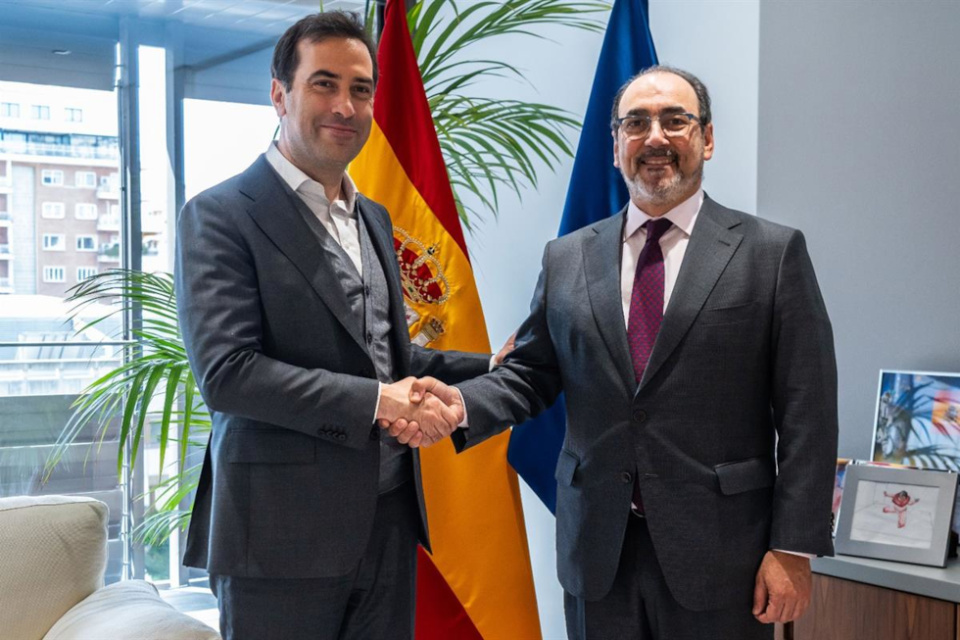 El vicepresidente primero y ministro de Economía, Comercio y Empresa, Carlos Cuerpo, y el presidente ejecutivo de CAF - Banco de Desarrollo de América Latina y el Caribe, Sergio Díaz-Granados. (Imagen: La Moncloa) El vicepresidente primero y ministro de Economía, Comercio y Empresa, Carlos Cuerpo, y el presidente ejecutivo de CAF - Banco de Desarrollo de América Latina y el Caribe, Sergio Díaz-Granados. (Imagen: La Moncloa)