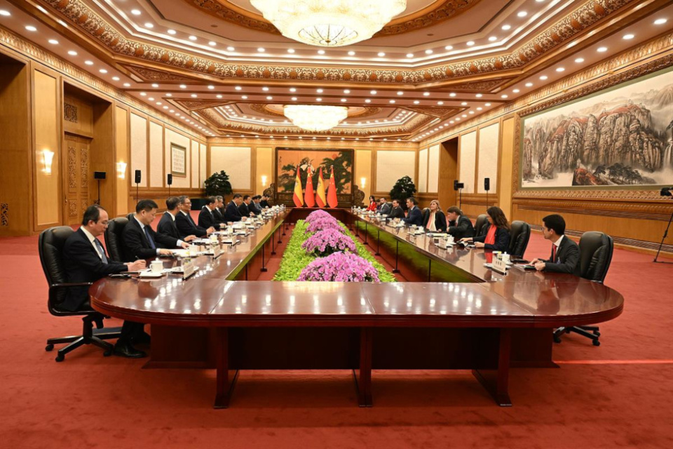 El presidente del Gobierno, Pedro S&aacute;nchez, en la reuni&oacute;n con el presidente de la Rep&uacute;blica Popular China, Xi Jinping (Foto: Pool Moncloa/Borja Puig)