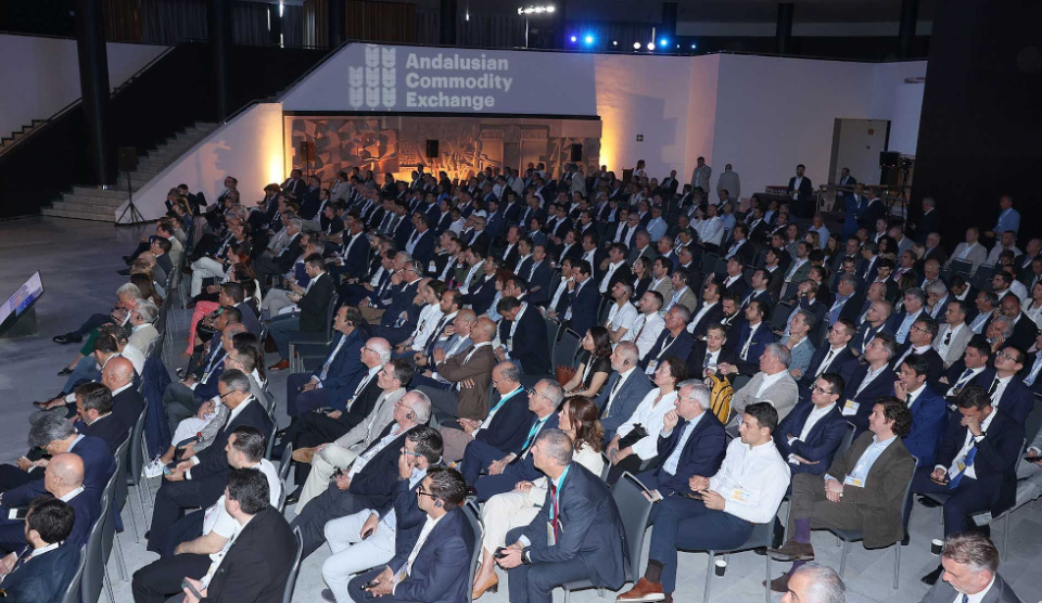 Sevilla se convierte en el epicentro global del cereal para analizar el impacto geopolítico y el alza de costes