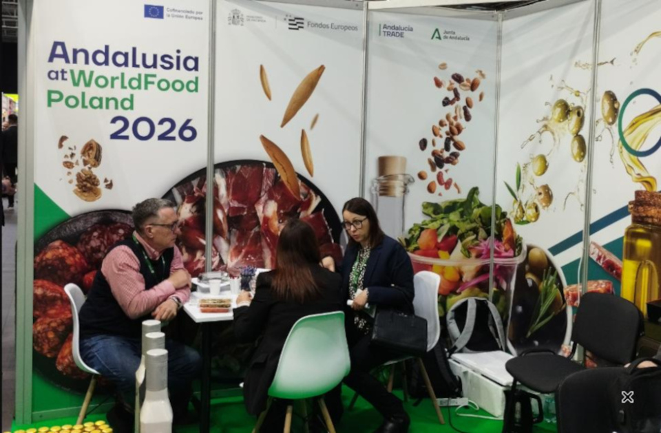 Las firmas cierran m&aacute;s un centenar de entrevistas en un mercado de 38 millones de consumidores y puerta de entrada a Europa Central y del Este.