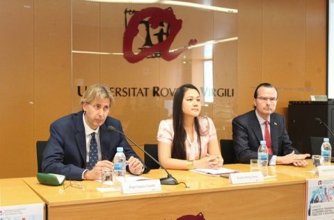 Ángel Urquizu, Susana Wong Chang y Alejandro Arola, durante la Jornada sobre economía digital y aduanas.