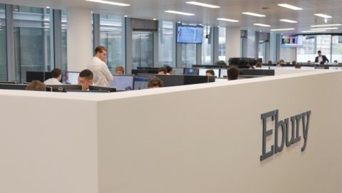 Ebury permite transacciones transfronterizas para empresas, instituciones y bancos cuyos clientes desean comerciar internacionalmente.