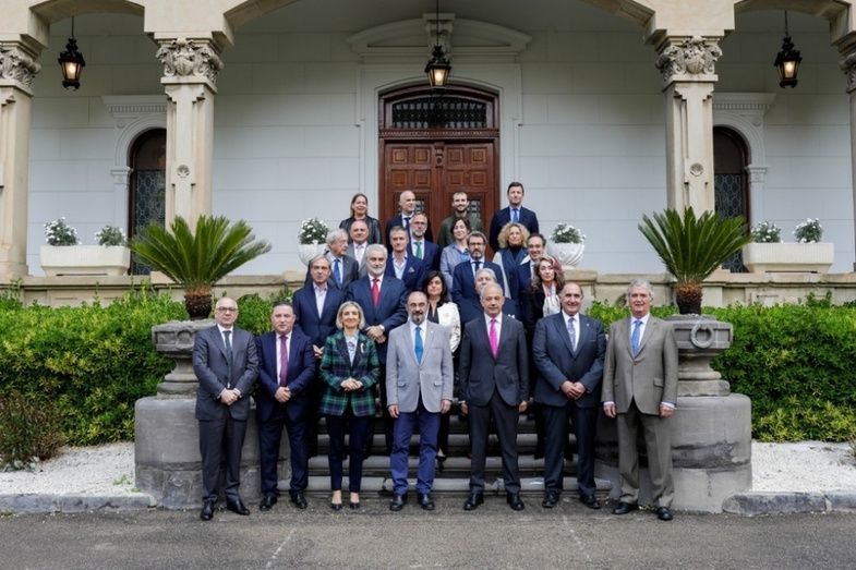 Foto de familia de la reunión.