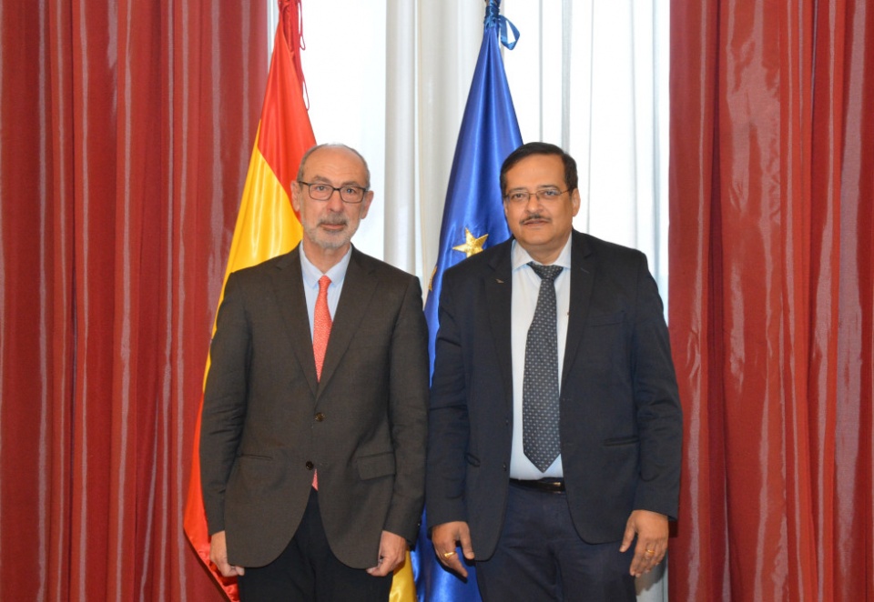 El subsecretario de Agricultura, Pesca y Alimentación se reúne con el secretario de Estado de Industrias de Procesamiento de Alimentos de India.